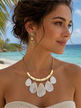 Mother of Pearl and matte gold tone necklace set